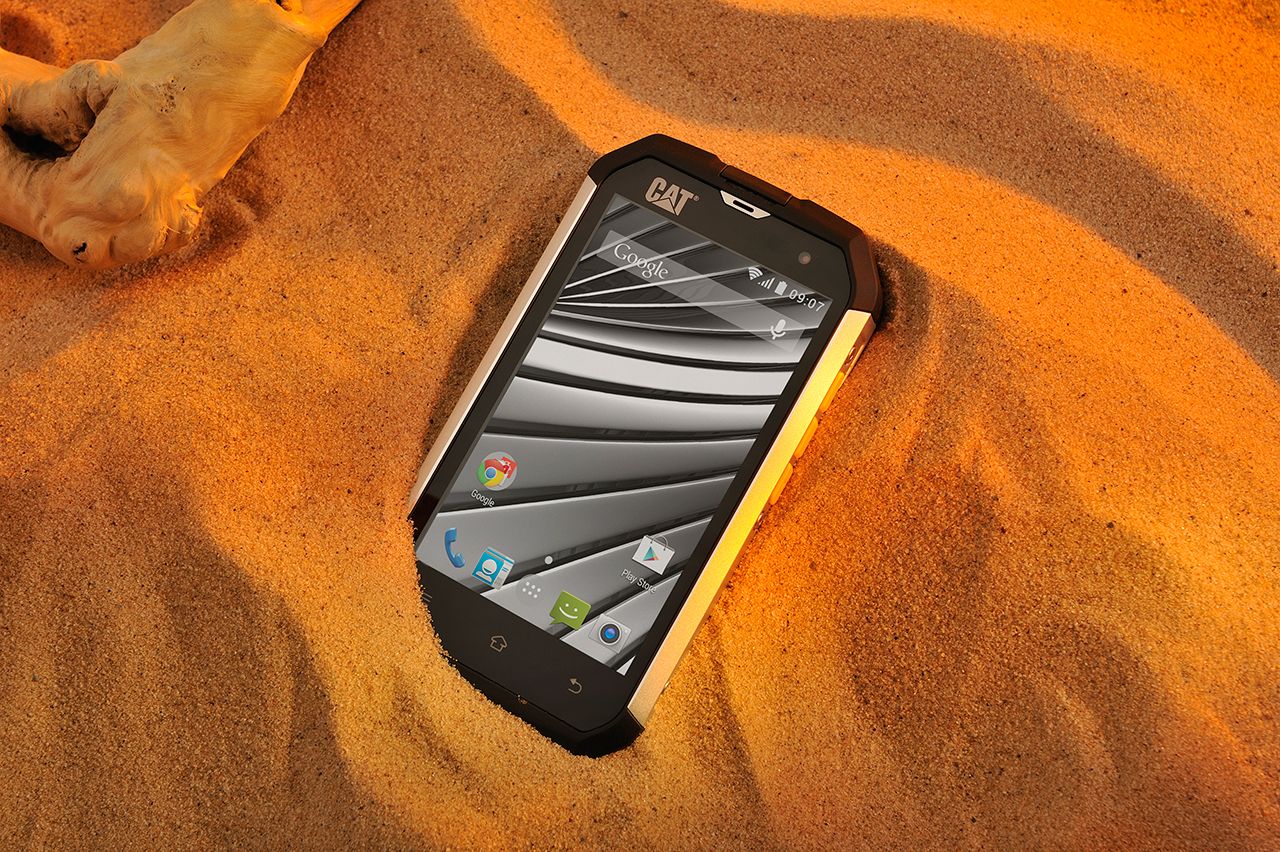cat has launched the world’s first globally available rugged kitkat toughphone the b15q image 1