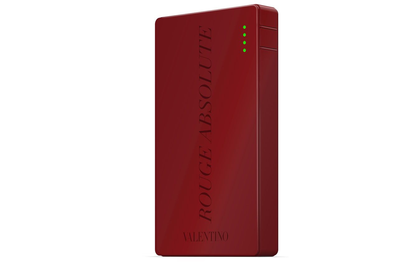 fashion designer valentino collaborates with mophie for stylish charging in aid of charity image 1