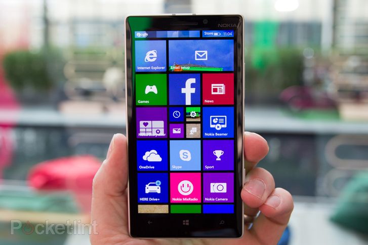 microsoft lumia 930 will be available in the uk from 17 july portable wireless charger and speaker included image 1