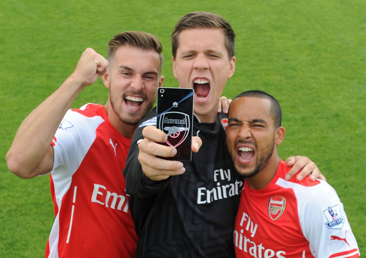 huawei p7 arsenal edition smartphone announced for gunners on the go image 1