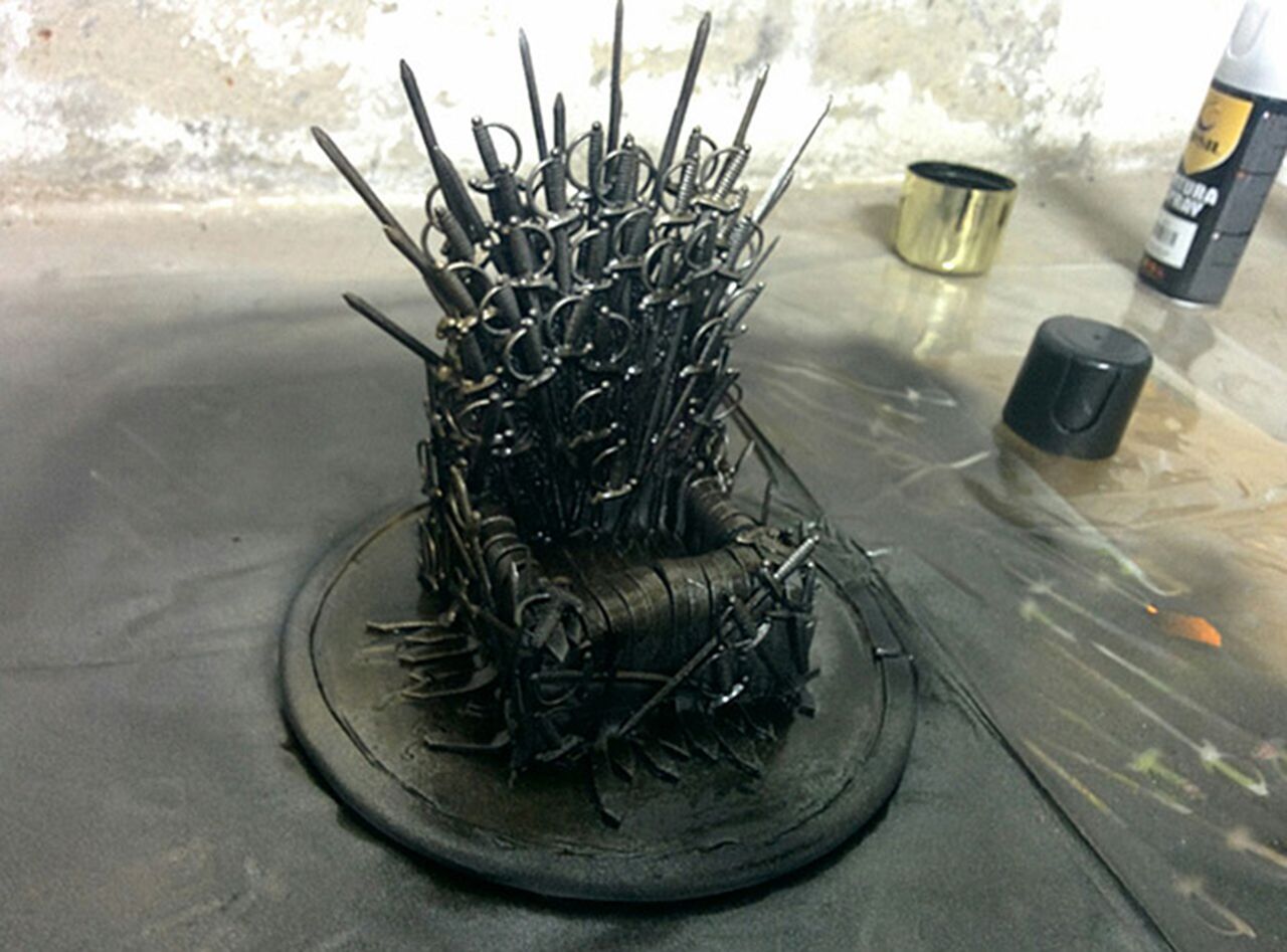 game of phones how to make this iron throne for your mobile image 1