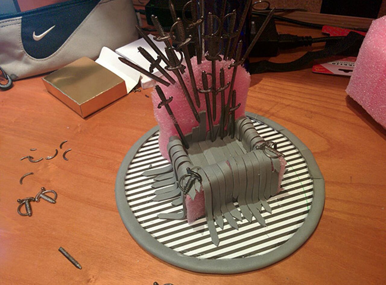 game of phones how to make this iron throne for your mobile image 5