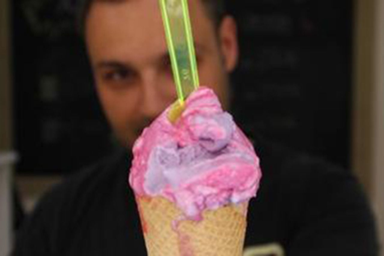scientist invents ice cream that changes colour as you lick it image 1