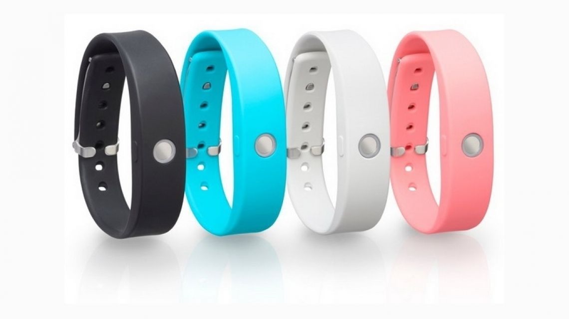 toshiba enters the activity tracker race with smartband offering 2 week battery image 1
