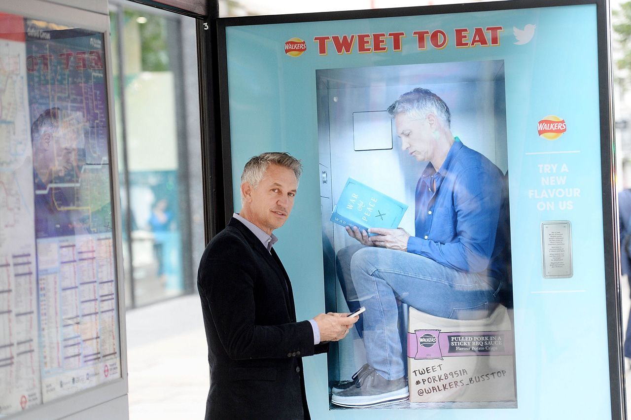 get free walkers crisps for tweets from bus stop vending machines image 1