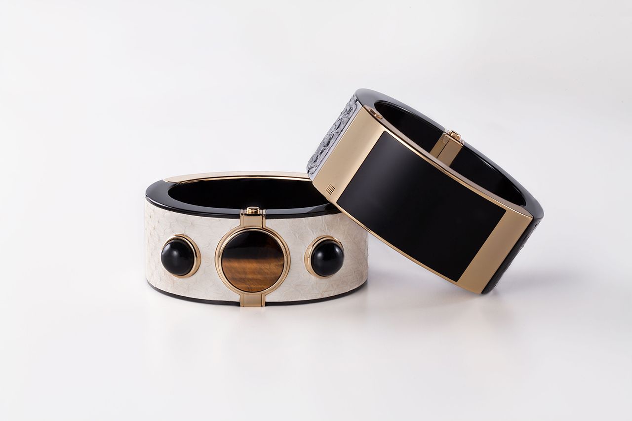intel mica high fashion wearable has sapphire glass touchscreen and wireless charging image 1