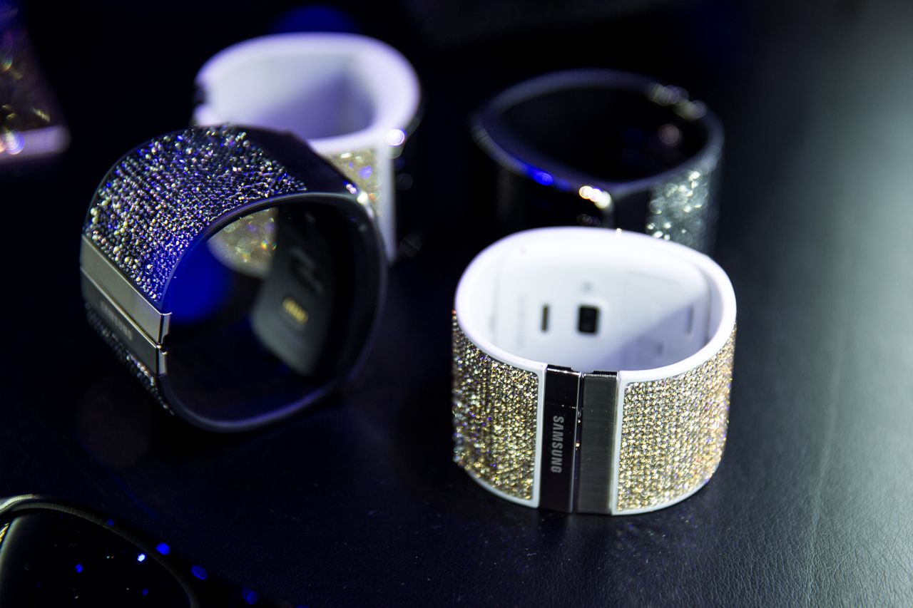 samsung gear s strap and blinged galaxy note 4 rear shells swarovski in the house image 2