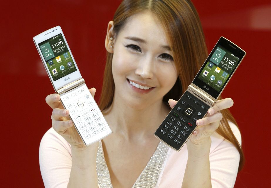 lg wine smart shows there s life in an android clamshell yet image 1