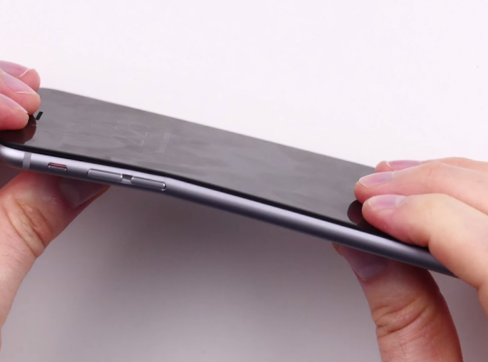 apple on iphone 6 plus bendgate extremely rare with only 9 complaints of bending so far image 1