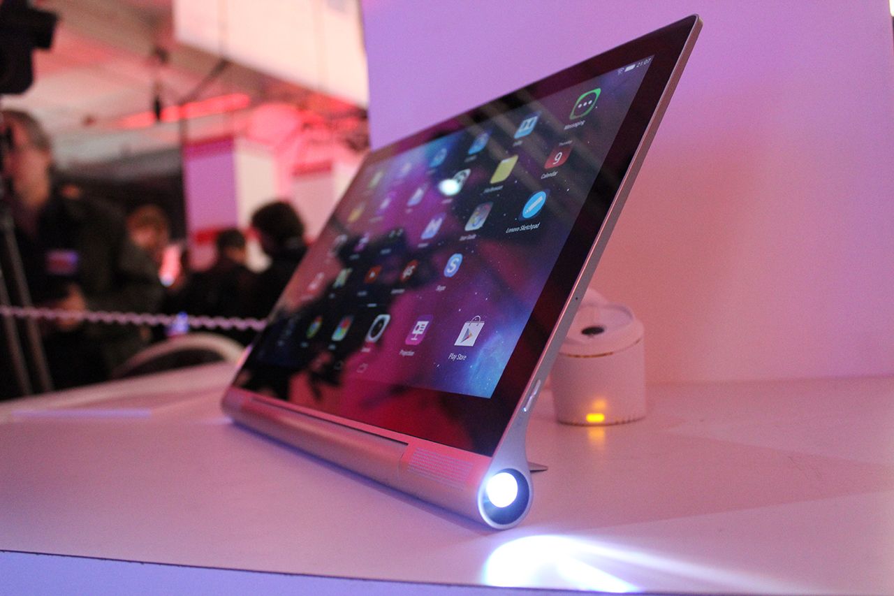 lenovo yoga tablet 2 pro previewing the qhd tablet with built in projector image 1
