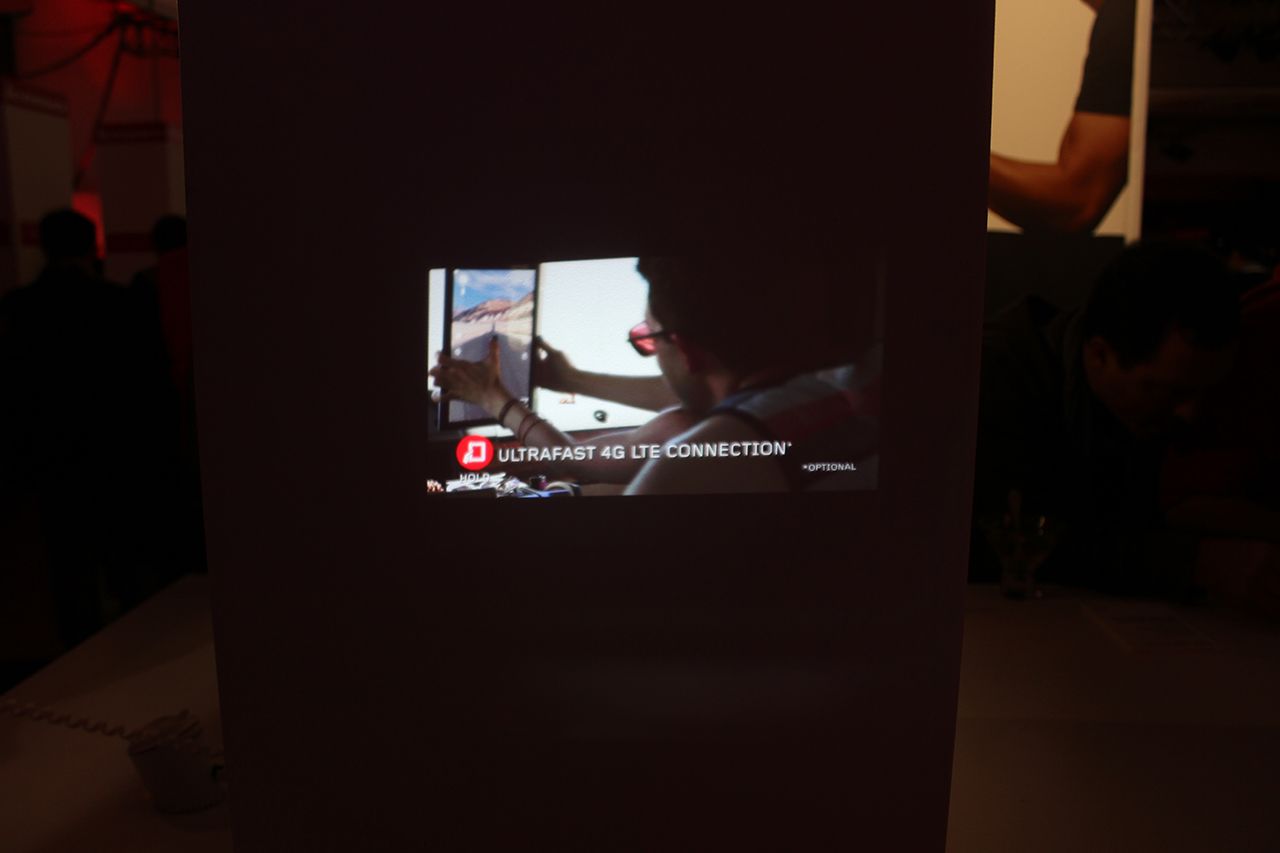 lenovo yoga tablet 2 pro previewing the qhd tablet with built in projector image 6