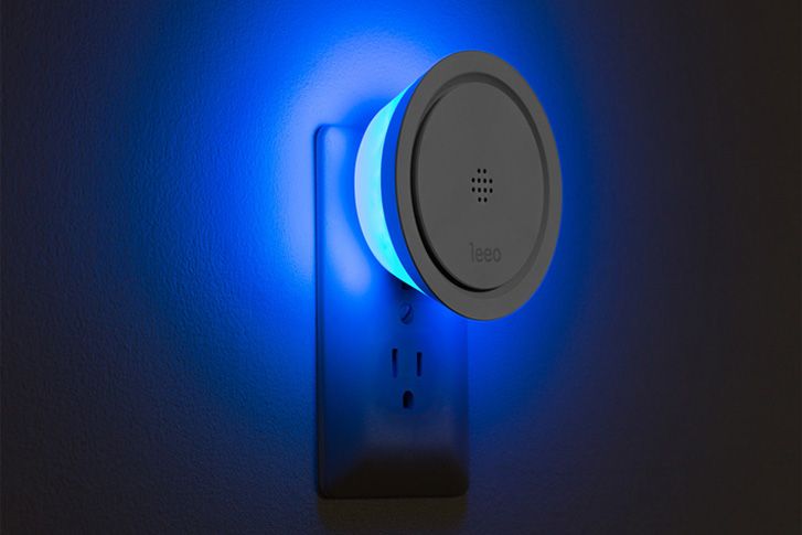 what if your smoke alarm goes off but you re not there the leeo smart alert nightlight will text your phone image 1