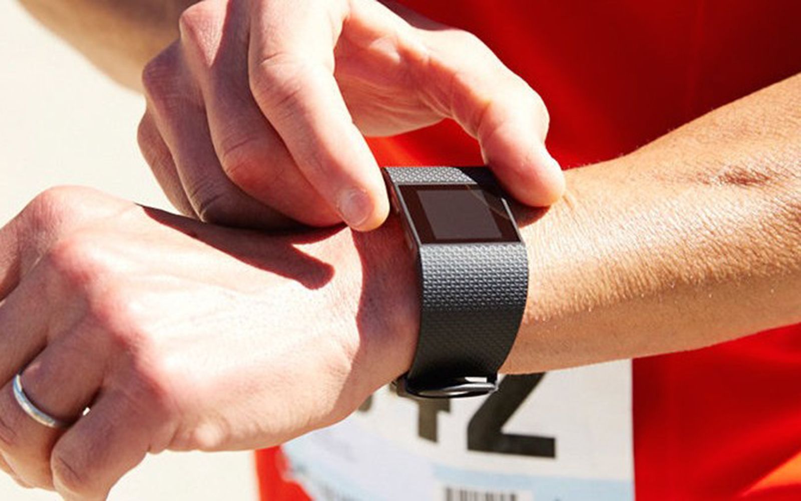 fitbit surge leaks early with built in gps heart rate sensor and more image 2