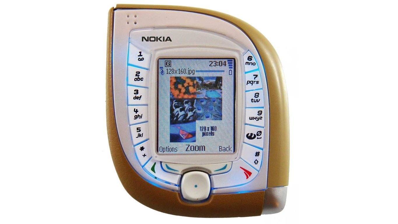 30 of the weirdest and wackiest mobile phones you won t admit you owned image 13