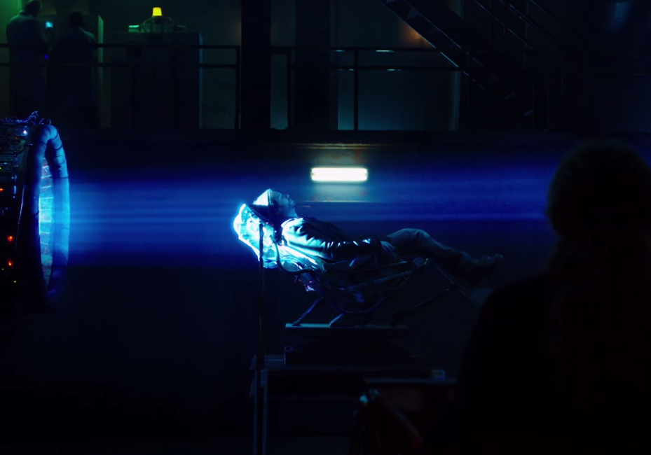 all episodes of syfy s 12 monkeys tv remake will sync with philips hue lights image 1