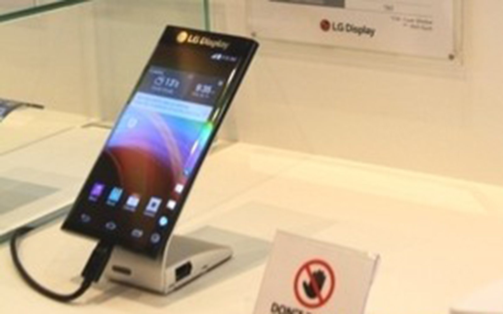 lg reveals active bending triple screen phone to take on samsung galaxy edge image 1