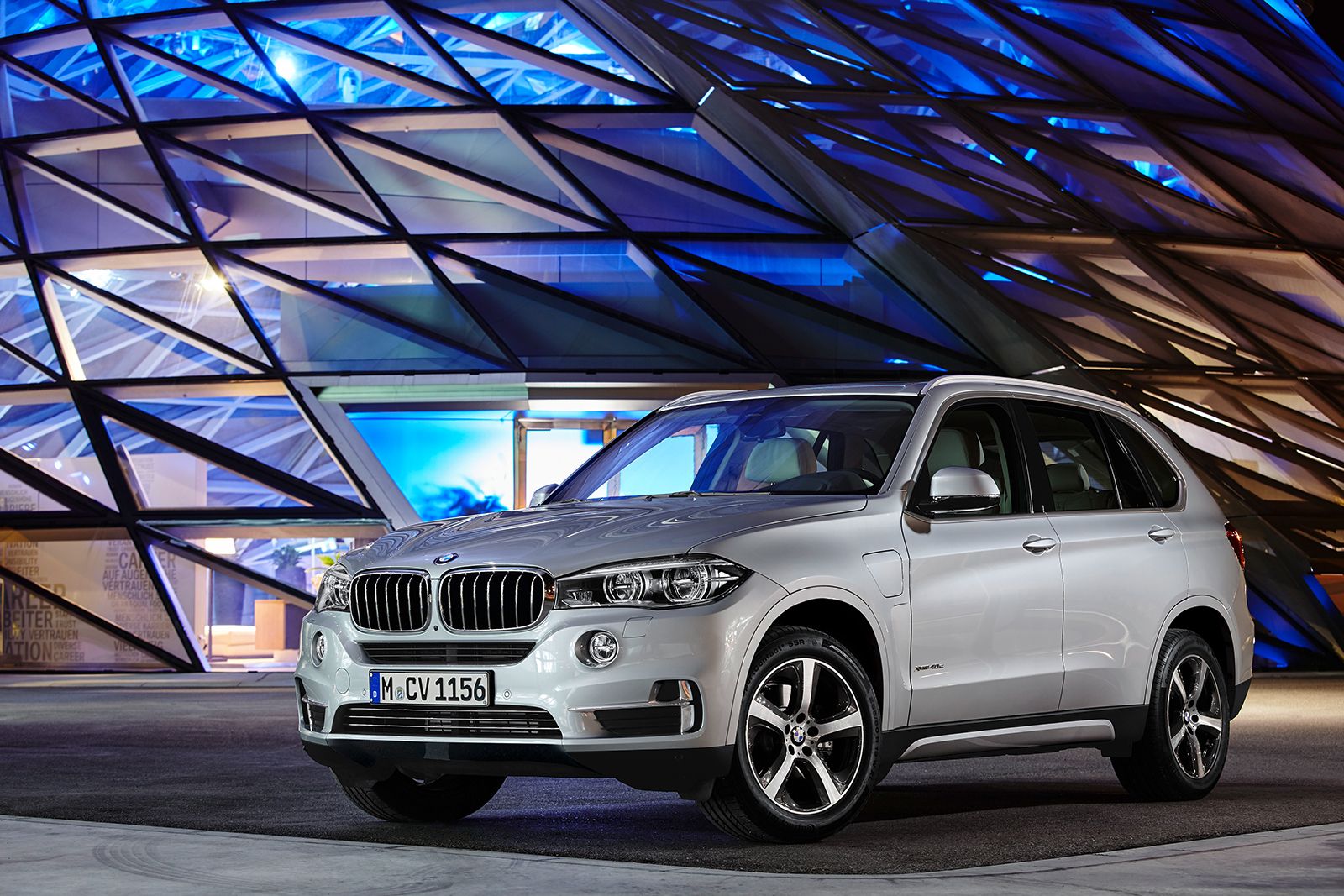 bmw brings plug in hybrid smarts to the new x5 dubbed x5 xdrive40e gallery  image 1
