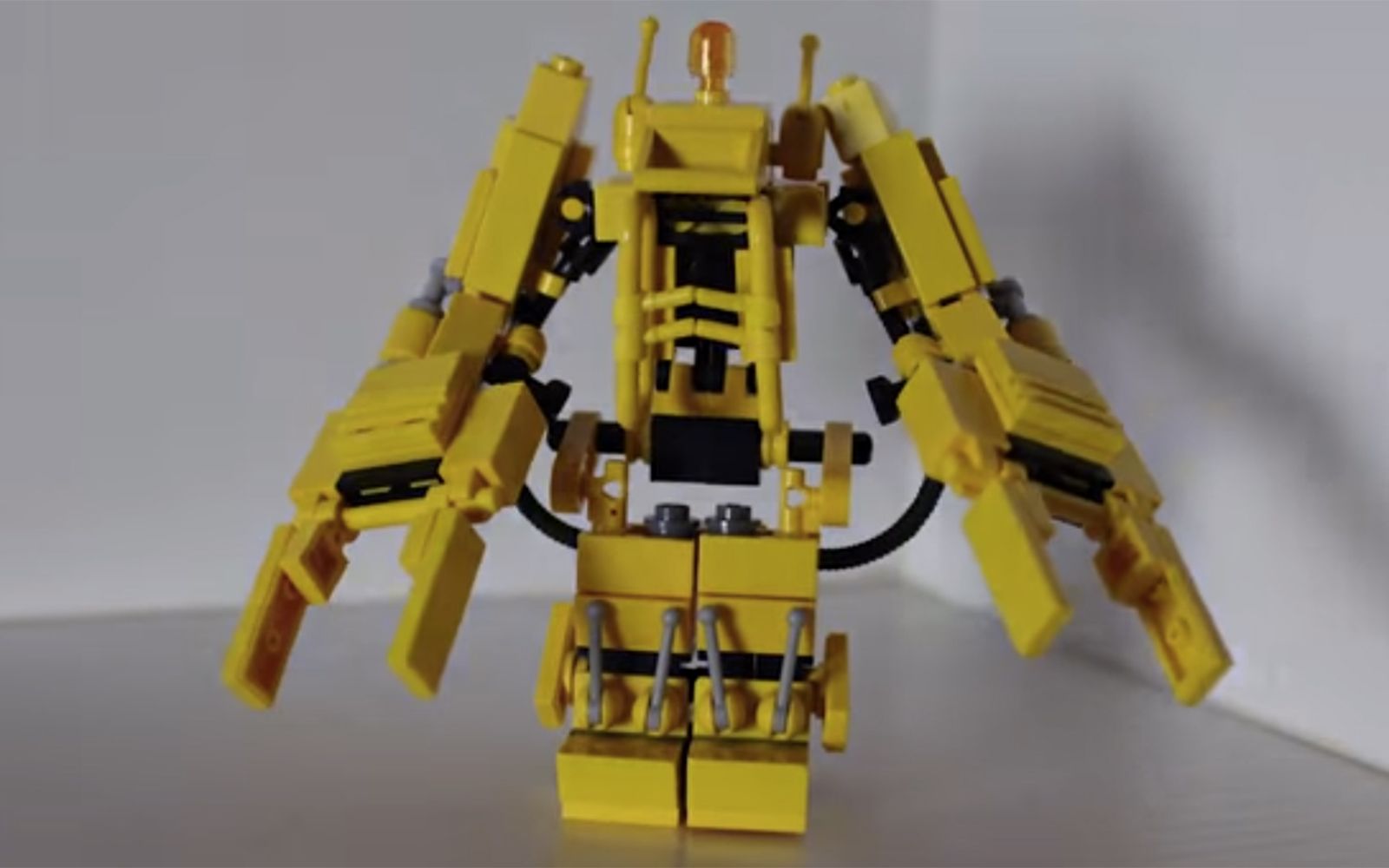 lego powerloader from aliens can be yours even if lego doesn t want to share image 1
