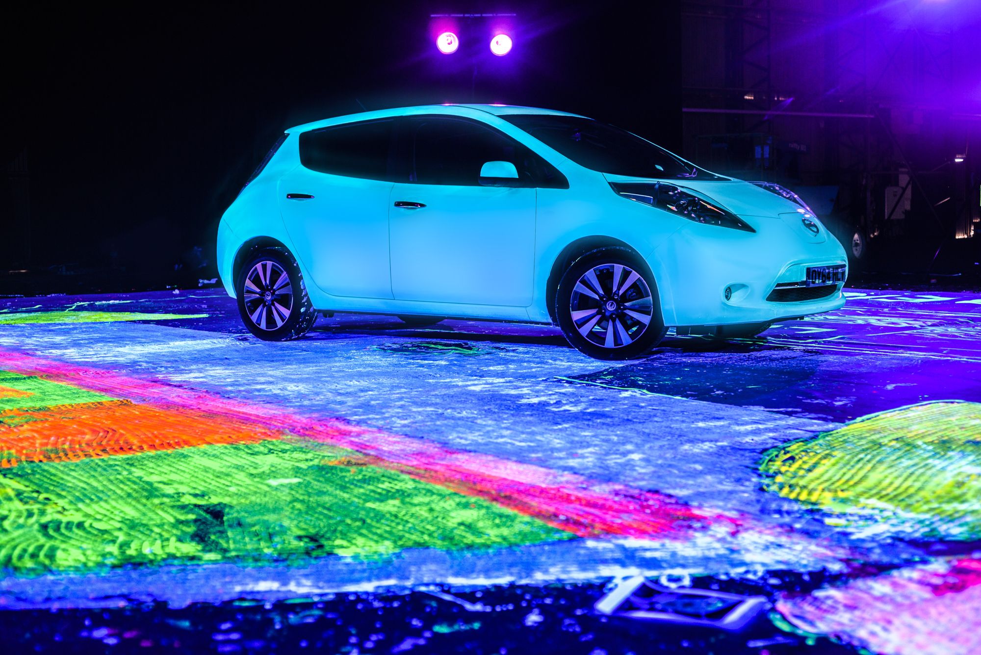 nissan make a glowing contribution to the art world with the new nissan leaf image 1