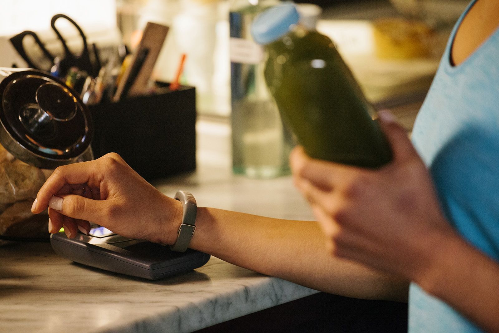 jawbone partners with amex for contactless payment up4 and replaces up24 with up2 tracker image 1