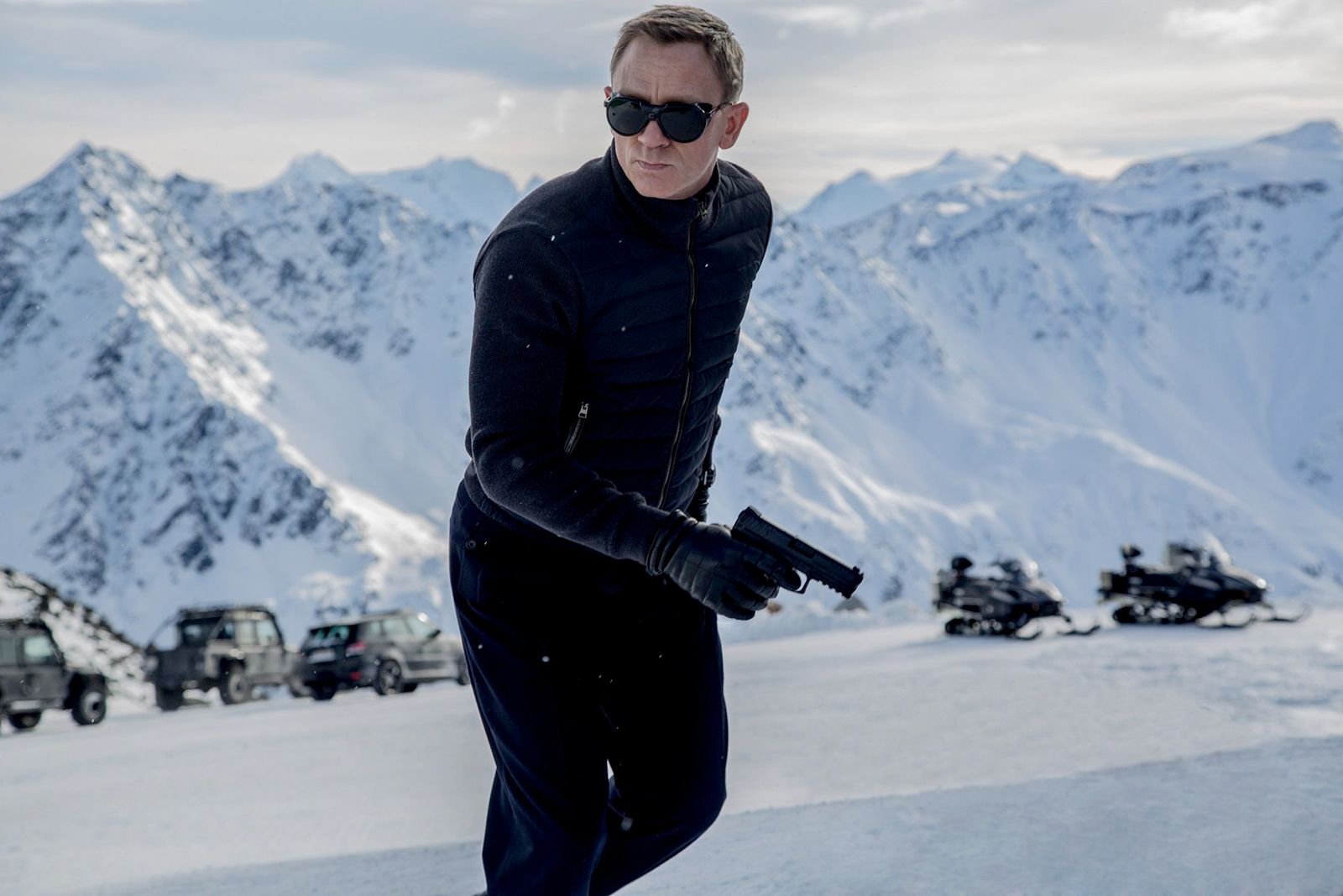 james bond prefers samsung to sony but may use xperia z4 in spectre for 5 million image 1