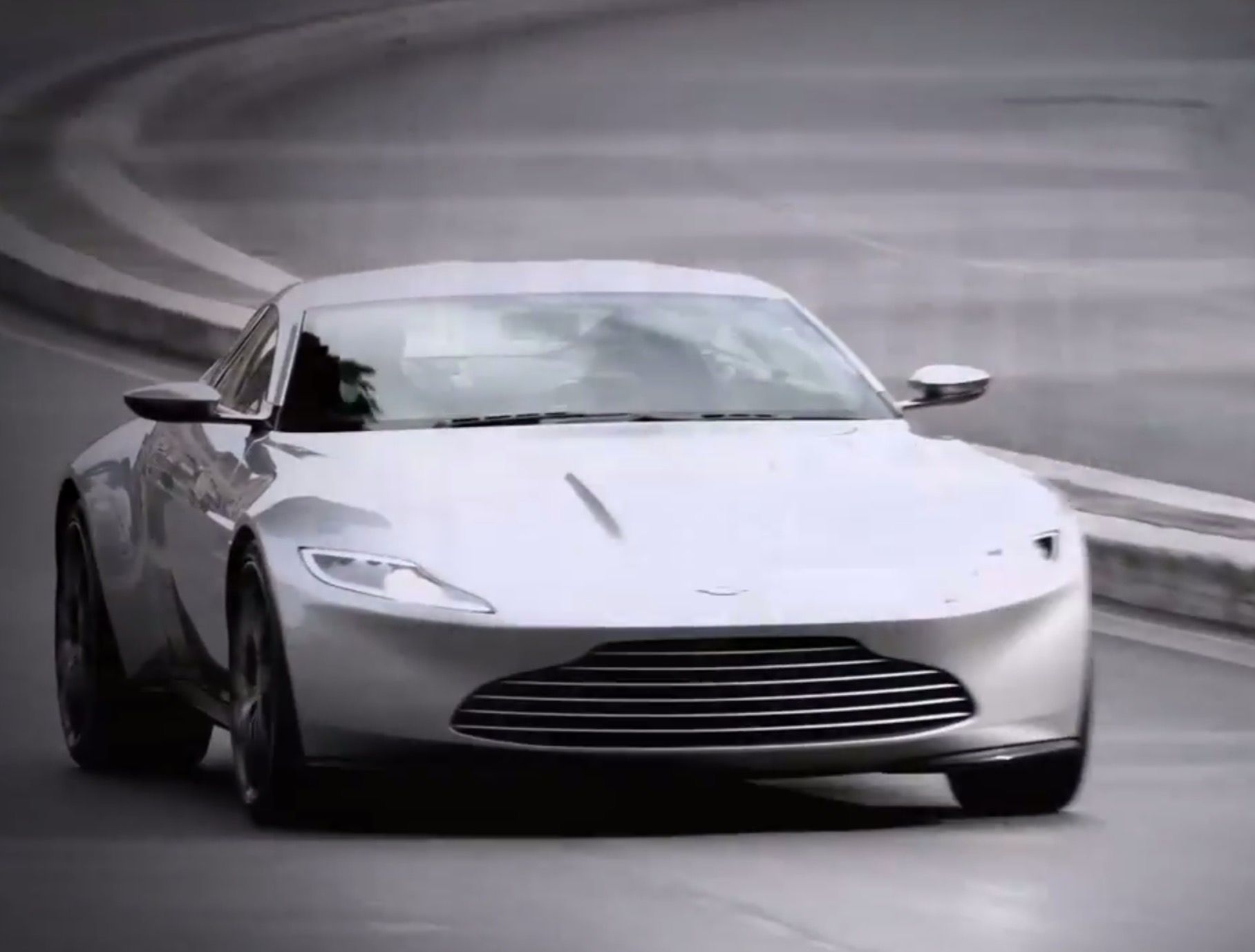 spectre set footage shows off james bond’s new aston martin db1 in a car chase image 1