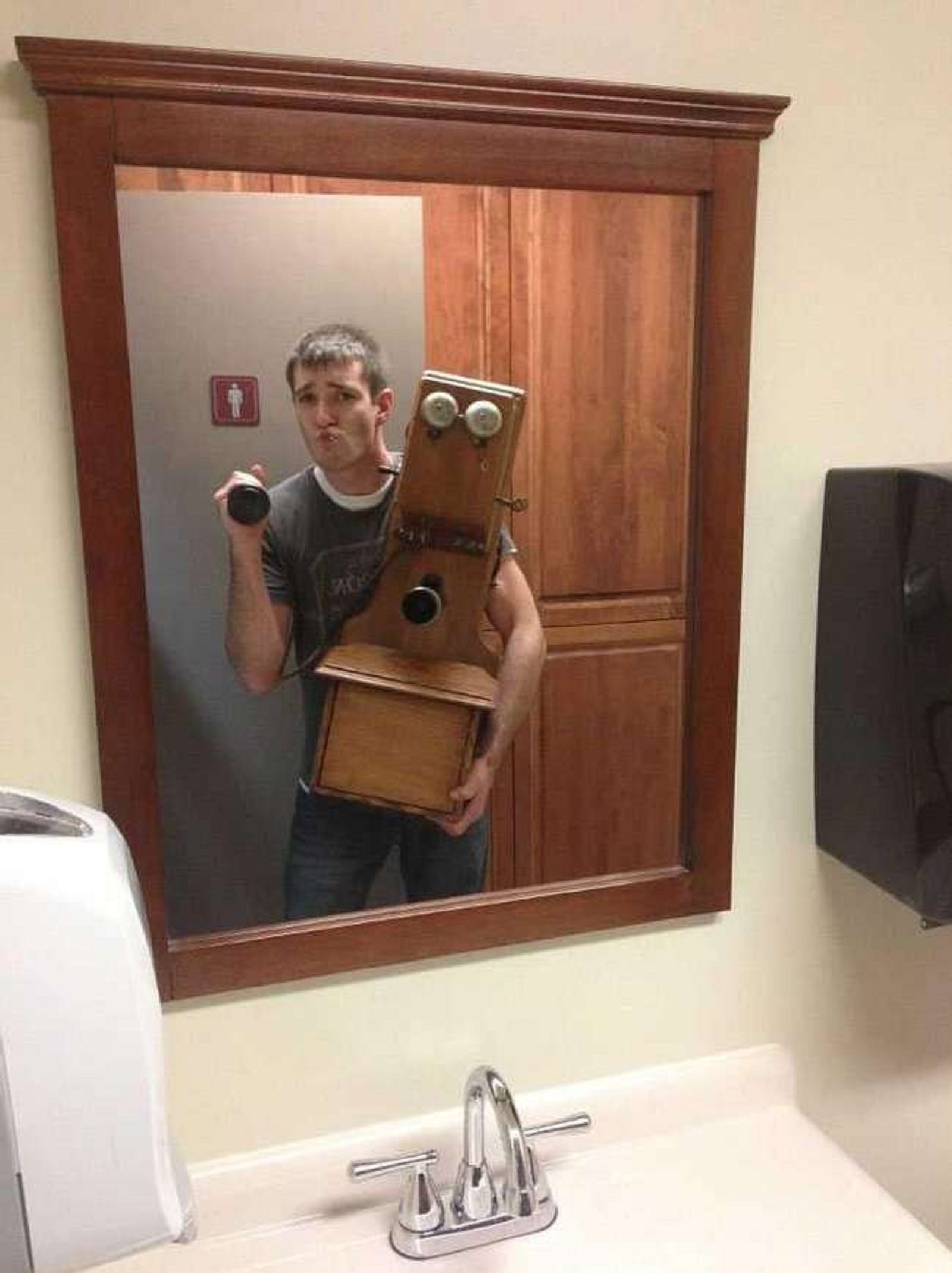 61 Amazing And Cringe Worthy Selfies From The Dangerous To The Downright Gross 1286