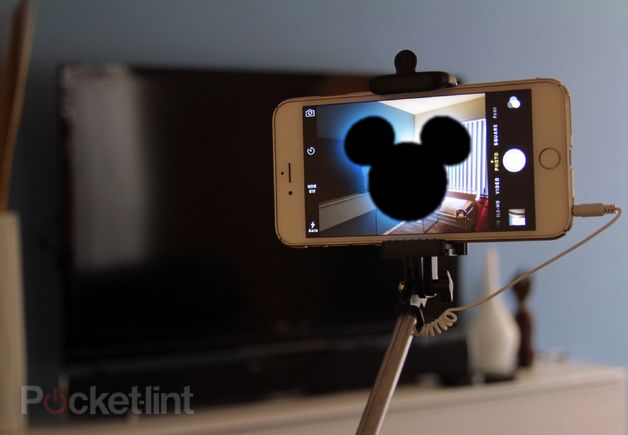 disney wants you to ditch the selfie stick before visiting its theme parks image 1