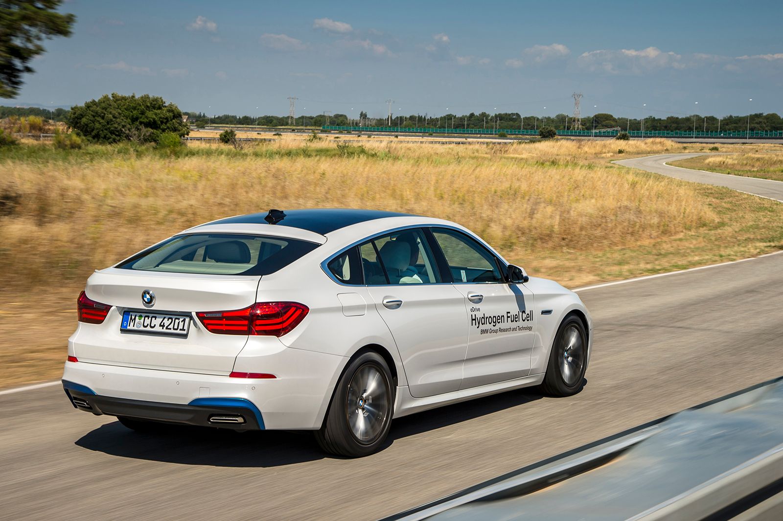 bmw 5 series gt hydrogen fuel cell first drive driving into the future image 3