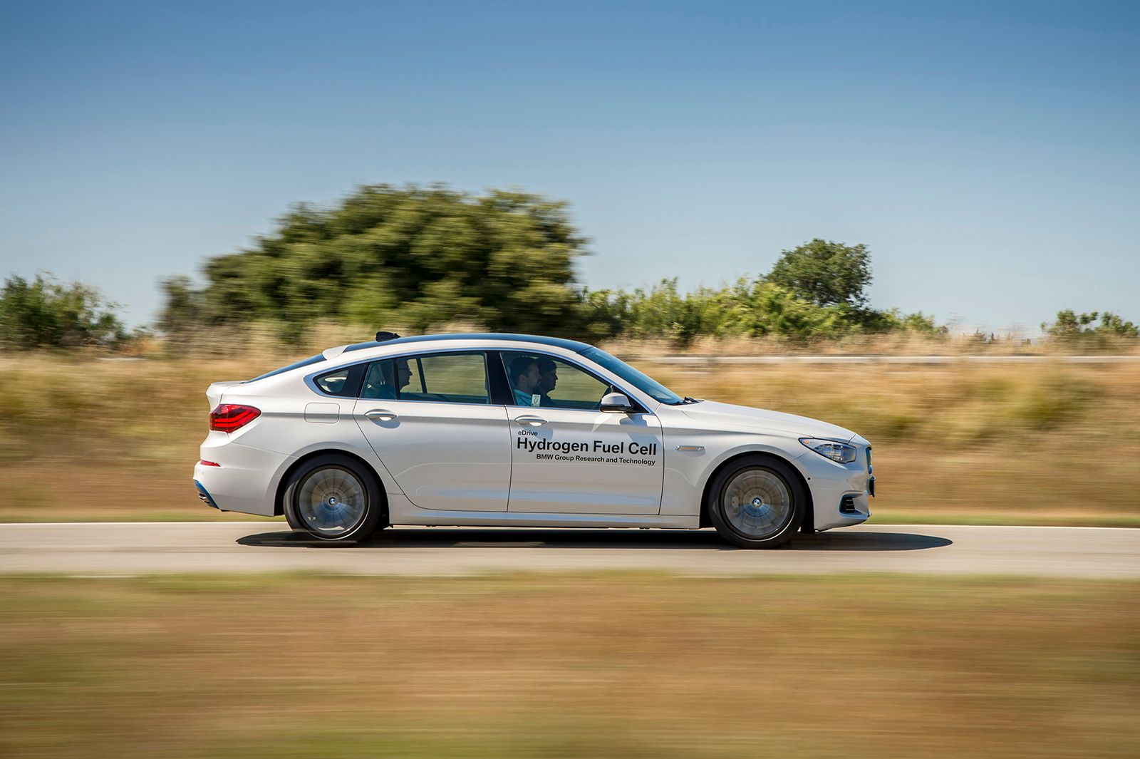 bmw 5 series gt hydrogen fuel cell first drive driving into the future image 6