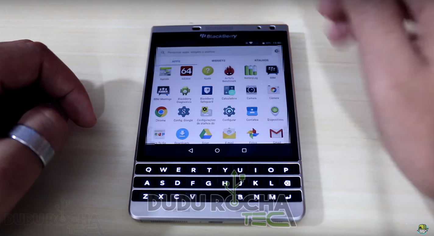now the blackberry passport appears on video running android image 3