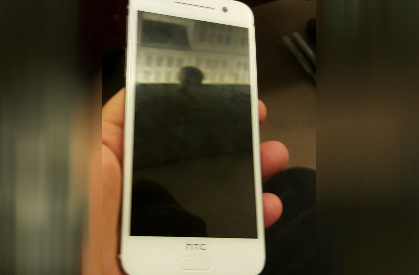 this is what the htc one a9 looks like head on and it comes in white image 1