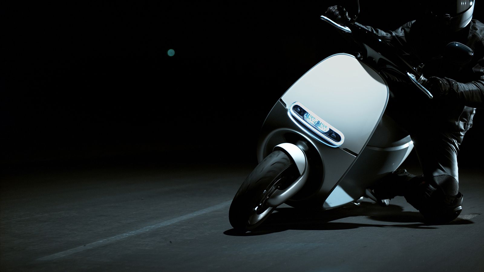 gogoro electric scooter with unlimited range comes to europe image 1