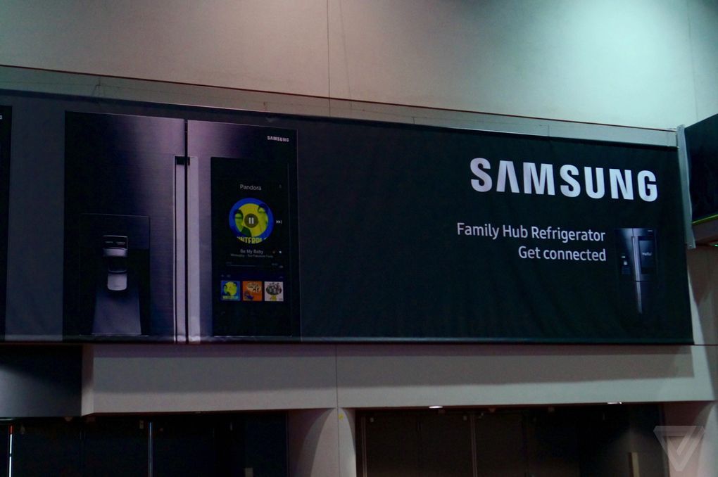 samsung family hub refrigerator comes with giant 21 5 inch screen and camera to spy on your food image 4