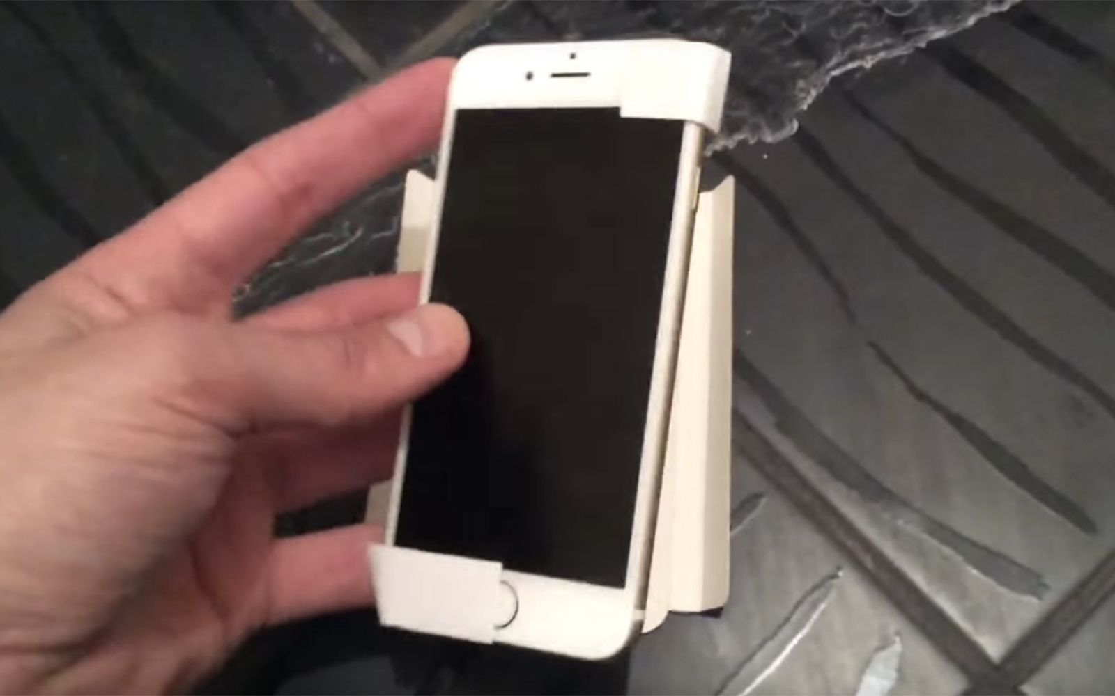 apple iphone 6c with 4 inch display leaked in video image 1