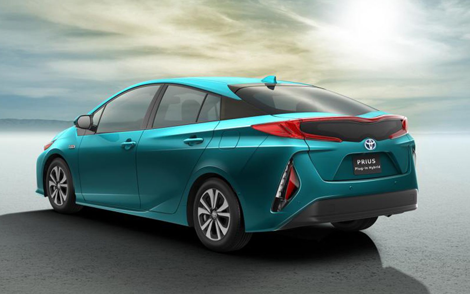newly unveiled toyota prius plug in uses its solar roof to get hefty 202mpg image 2