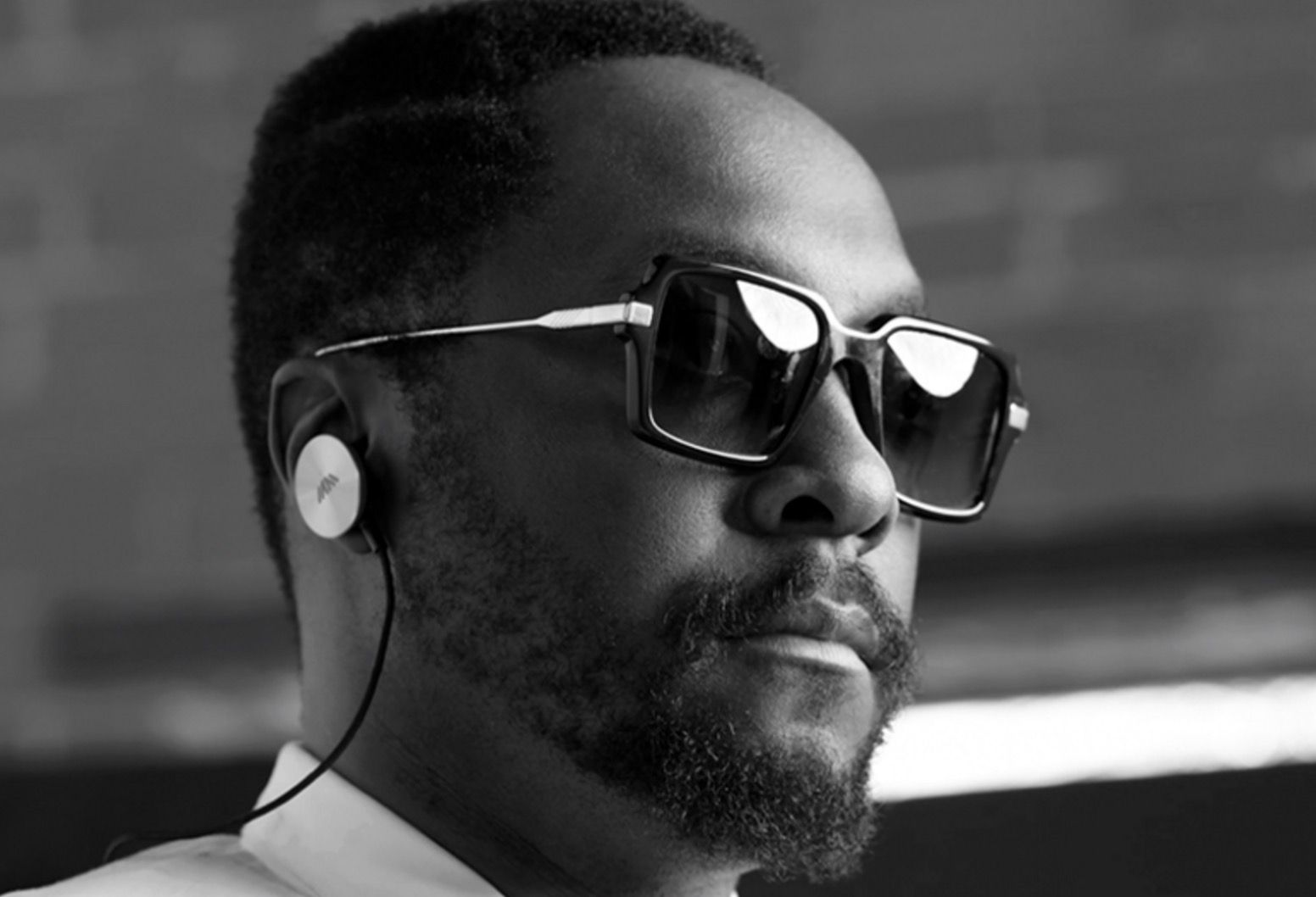 will i am made these vinyl inspired earbuds you can only buy from apple image 1