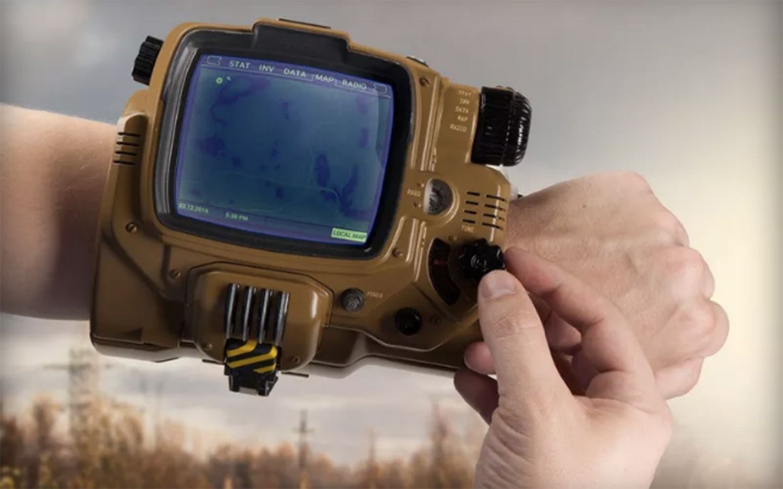 fallout’s pip boy deluxe edition connects to your phone and works for real image 1