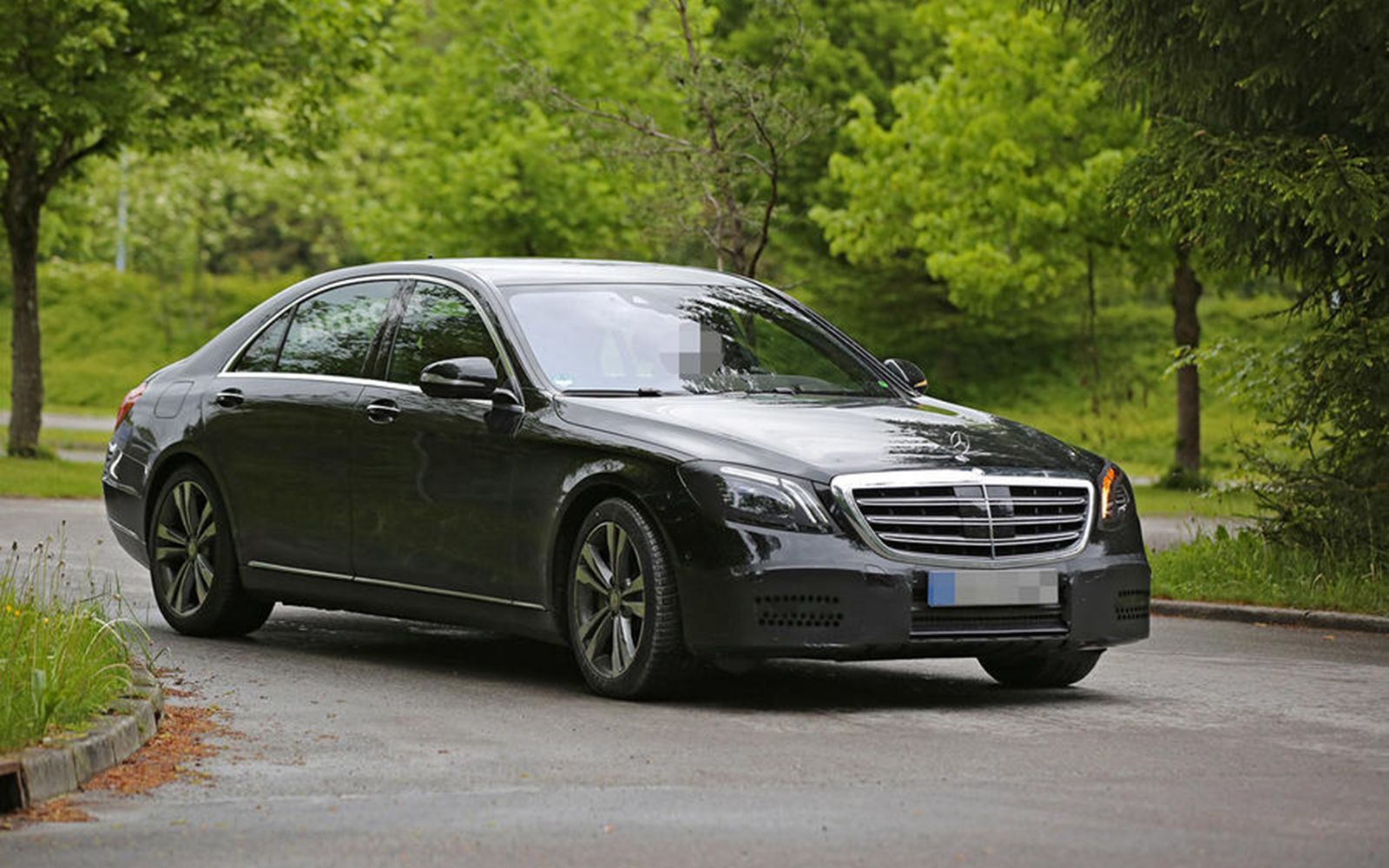 mercedes benz s 500 hybrid to charge wirelessly and quickly too image 1