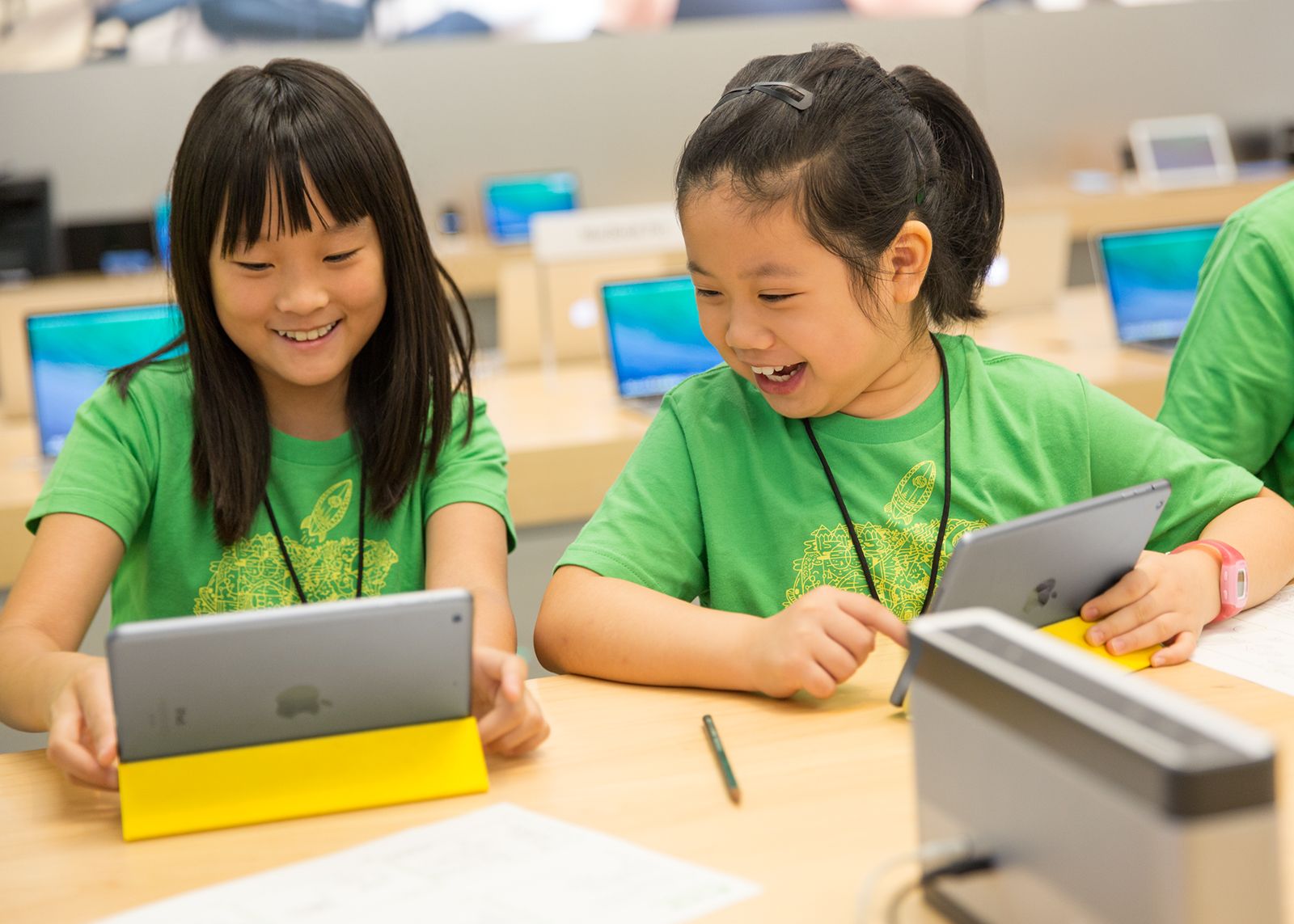 Apple Stores offer new free coding courses for your kids, just in time