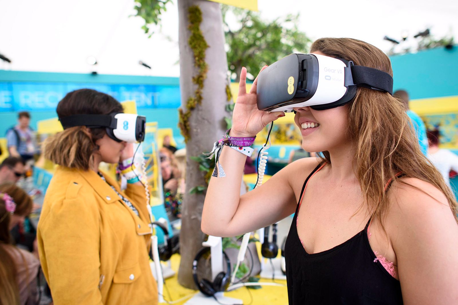 glastonbury 2016 to be filmed in vr by ee festival fun in 360 degrees image 1