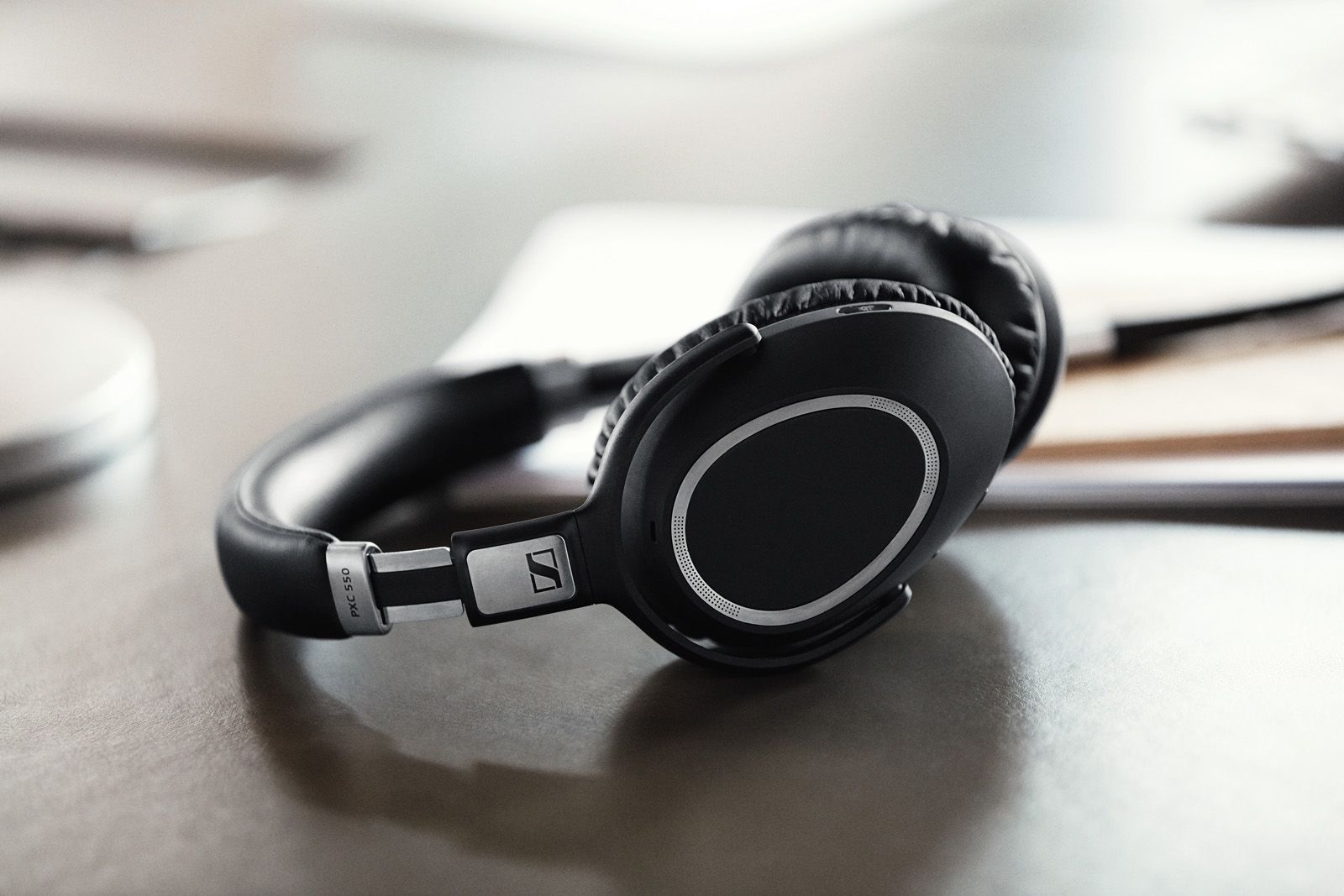 sennheiser pxc 550 wireless headphones take on bose qc 35 with noise cancellation and 30hrs battery image 1