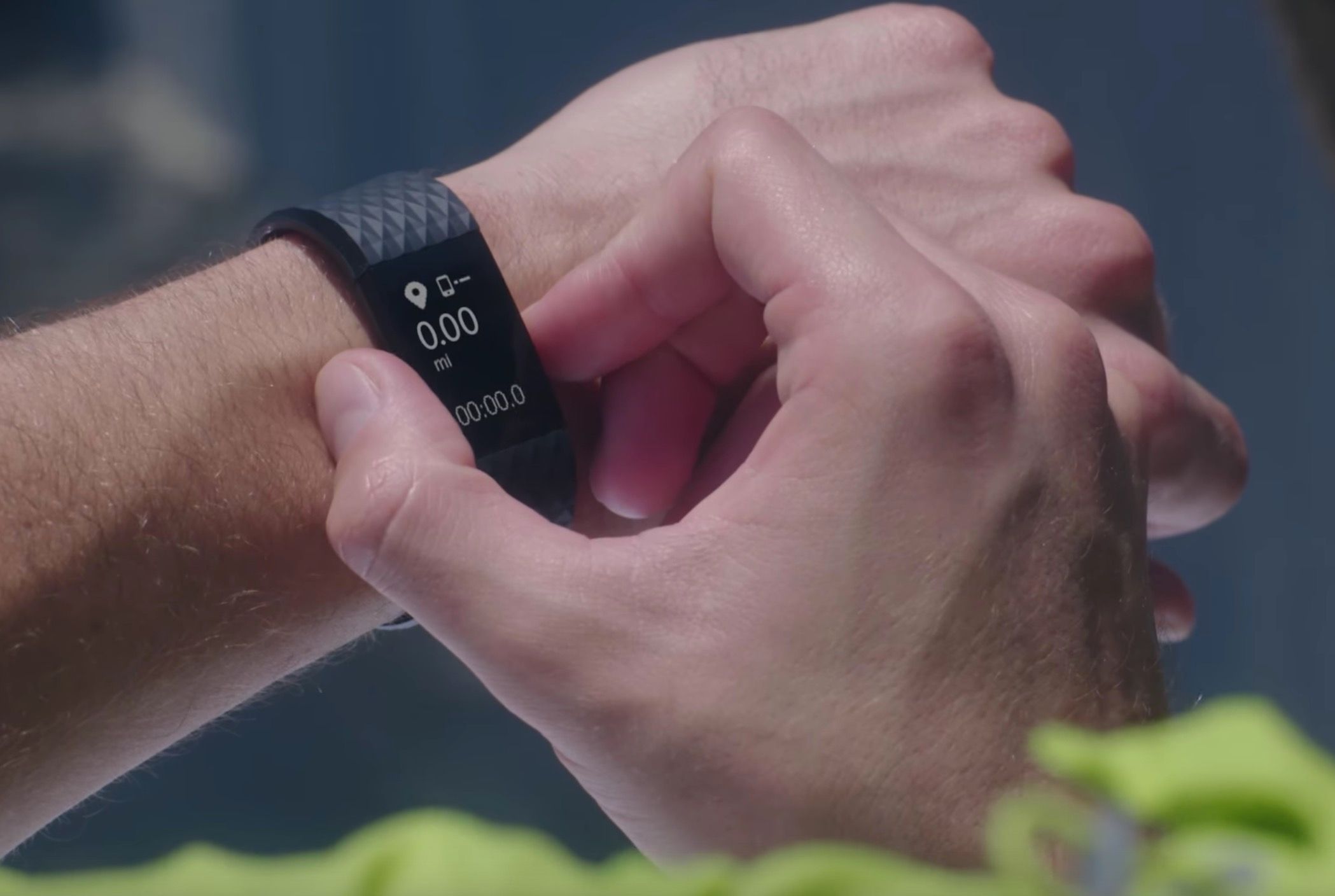 fitbit updates activity tracker lineup with new charge 2 and flex 2 image 1