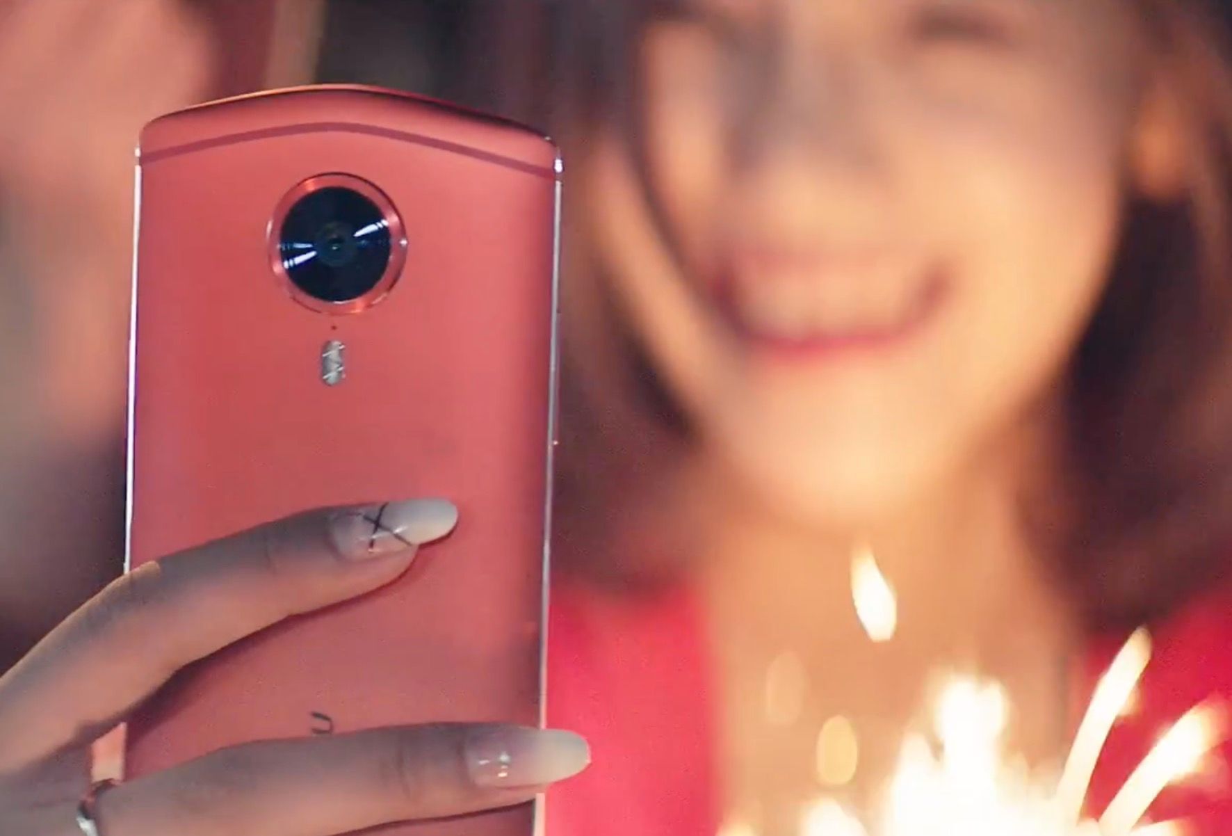 meitu s new t8 phone can beautify your selfies and videos in real time image 1
