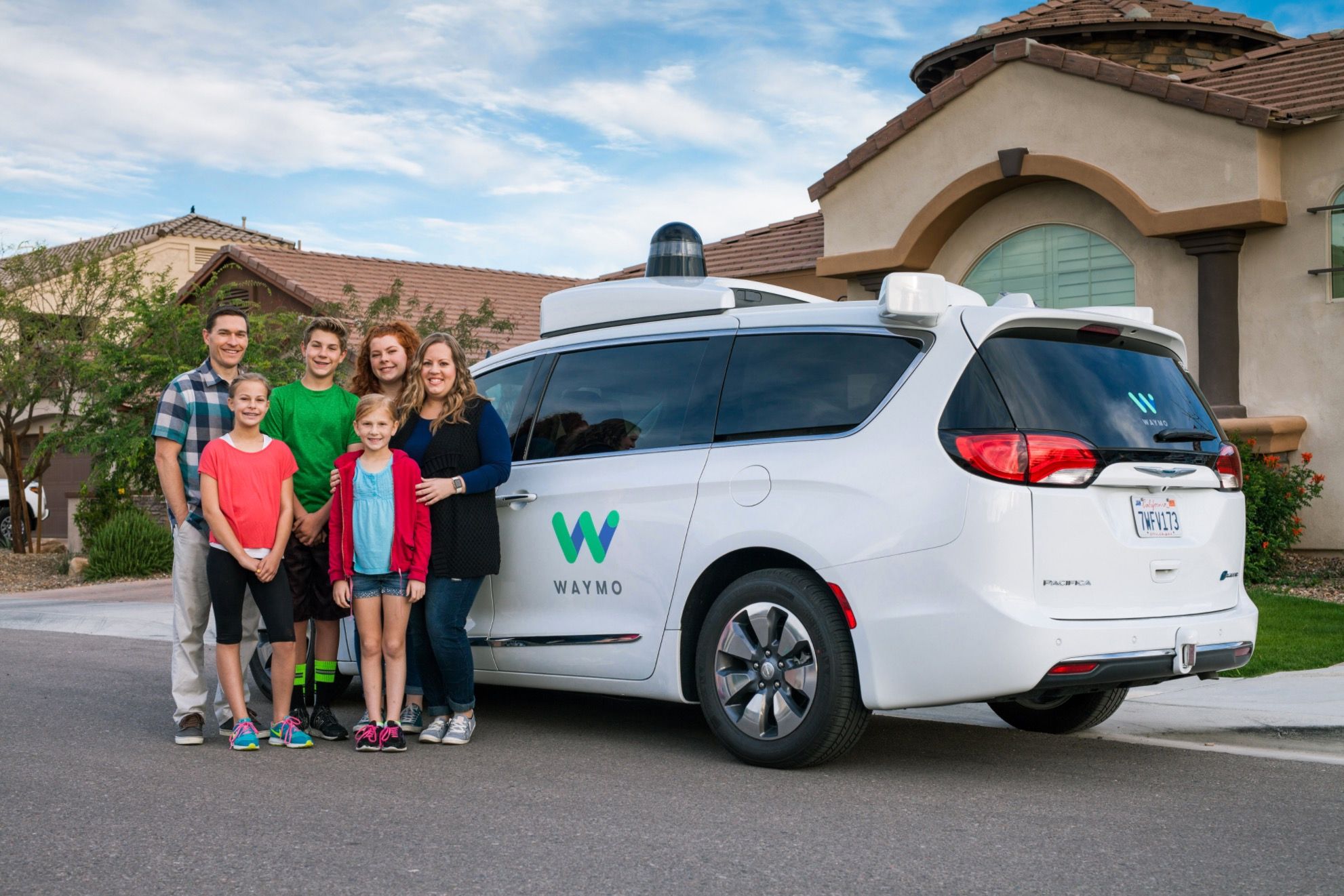 google waymo offers self driving car rides to public for first time image 2