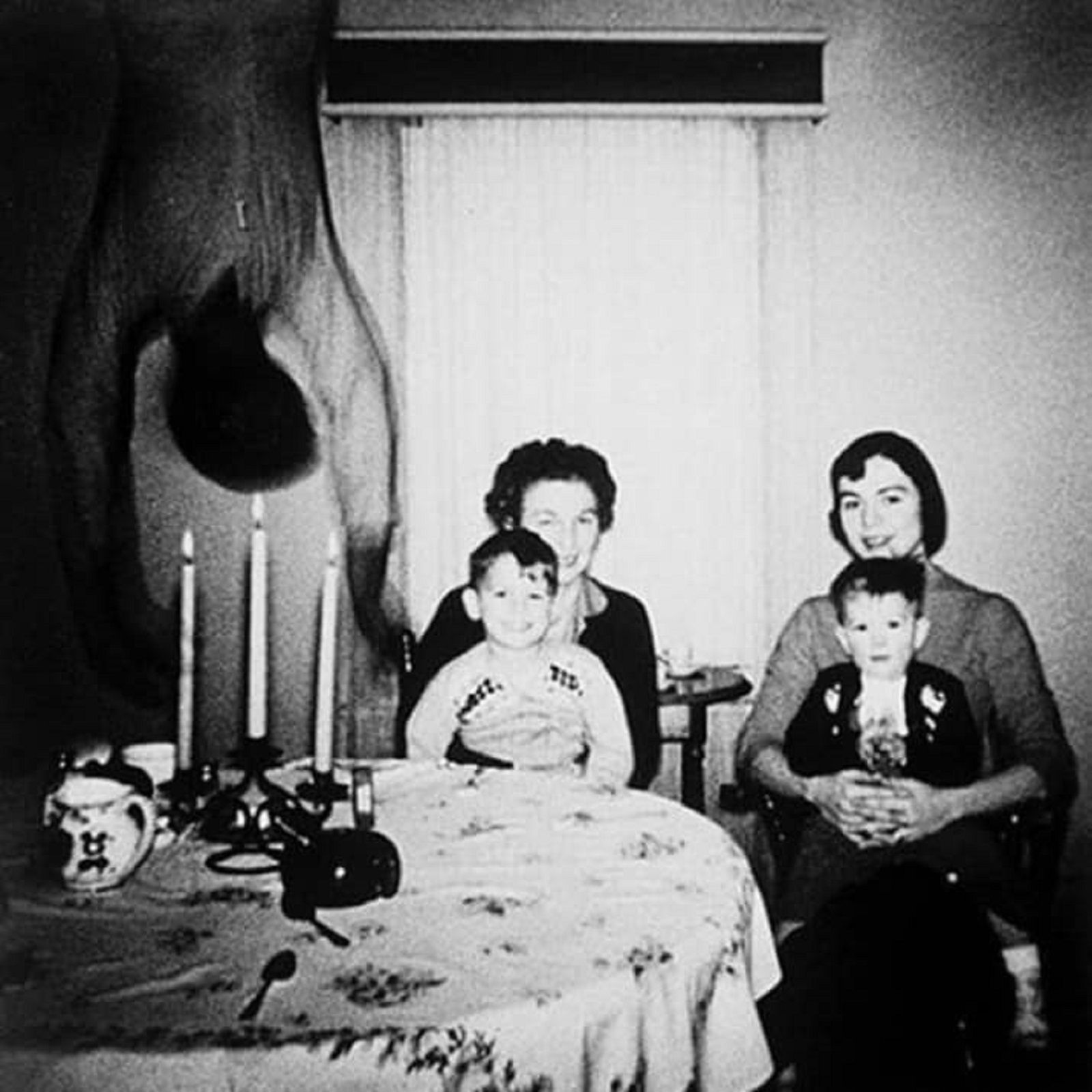 The Most Famous Ghost Photographs Ever Taken image 8
