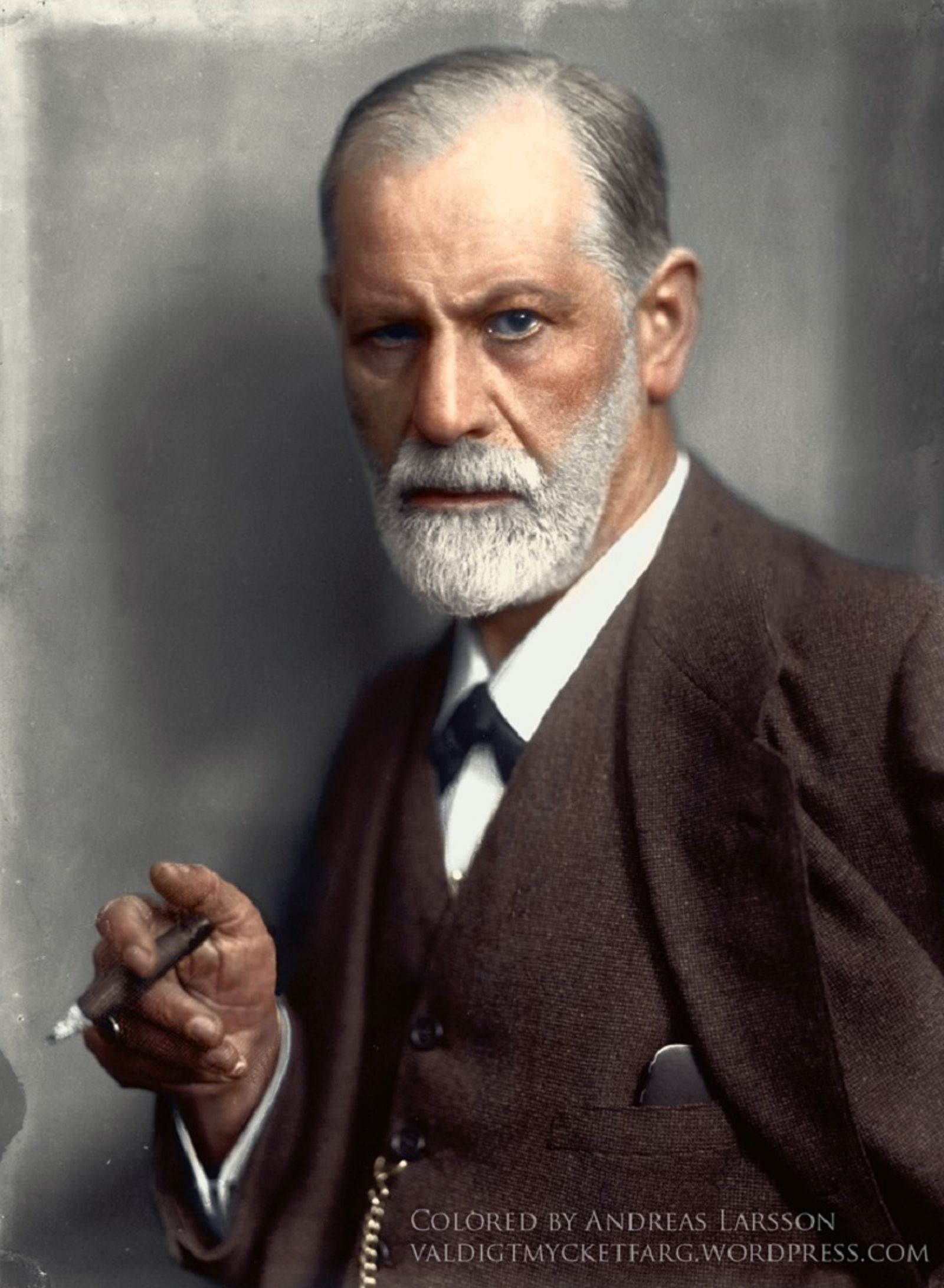 Colourised photos from history image 27