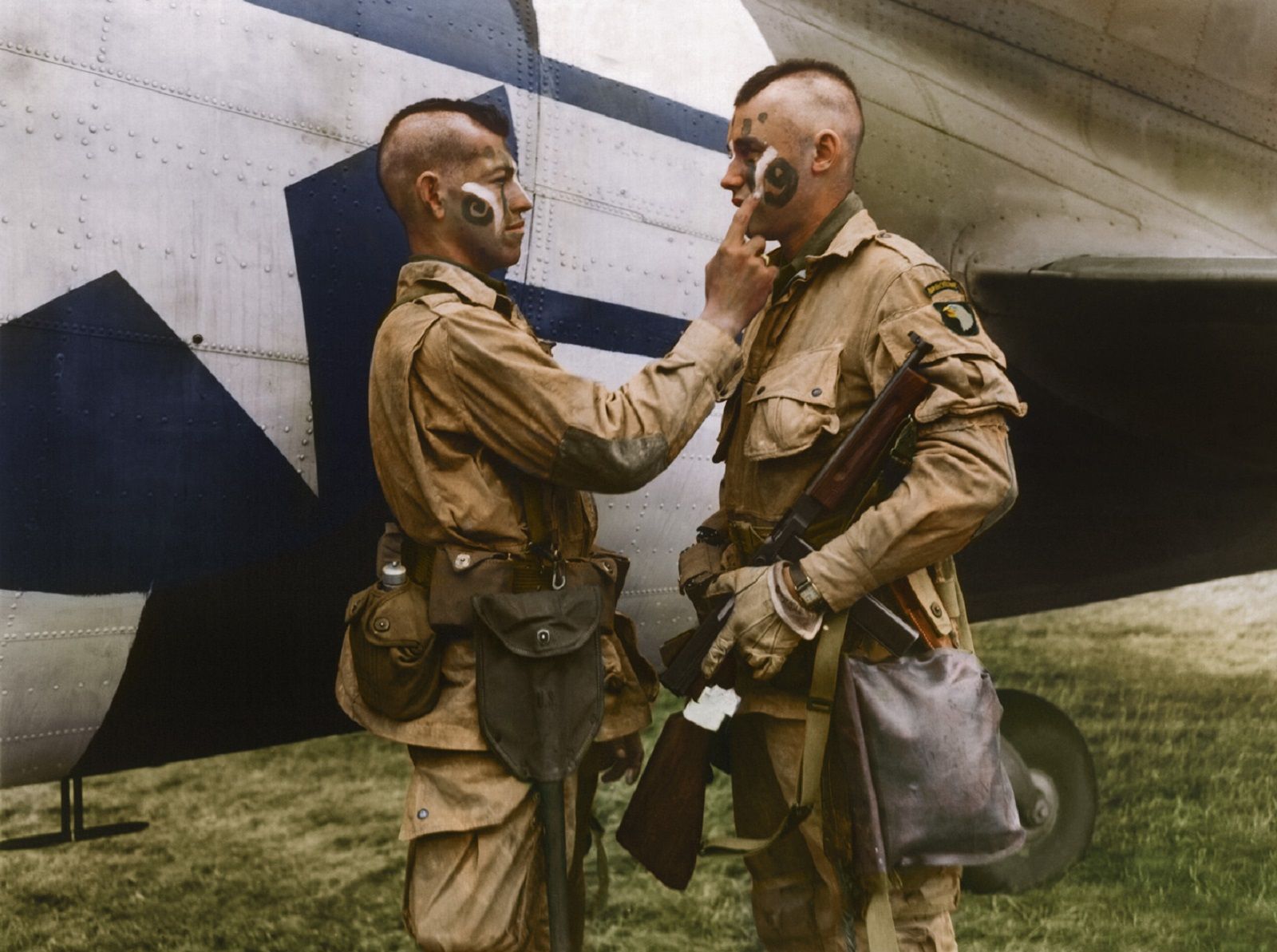 Colourised photos from history image 45