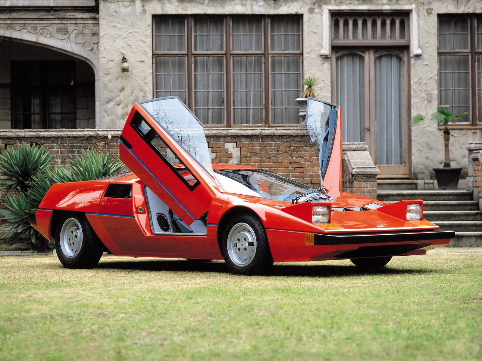 30 incredibly bonkers and beautiful cars from the 1950s to now image 12