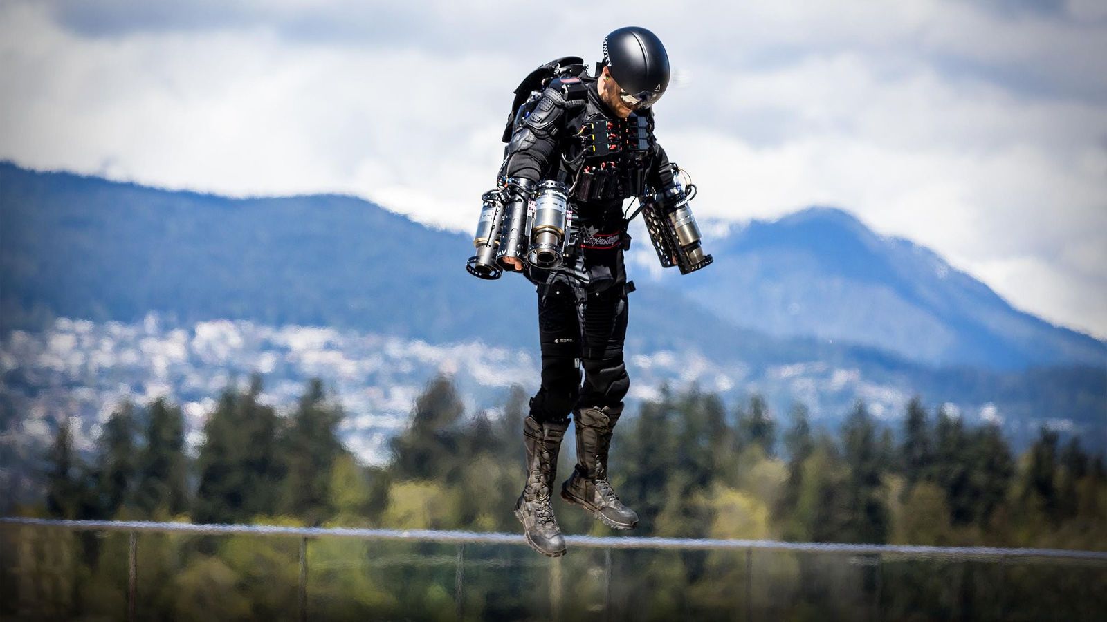 1,000-Horsepower Jetpack Suit Demonstrated